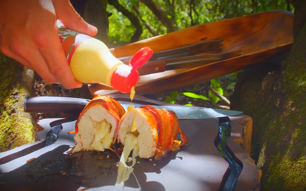 Bomba de Frango com Molho de Pequi Mendez